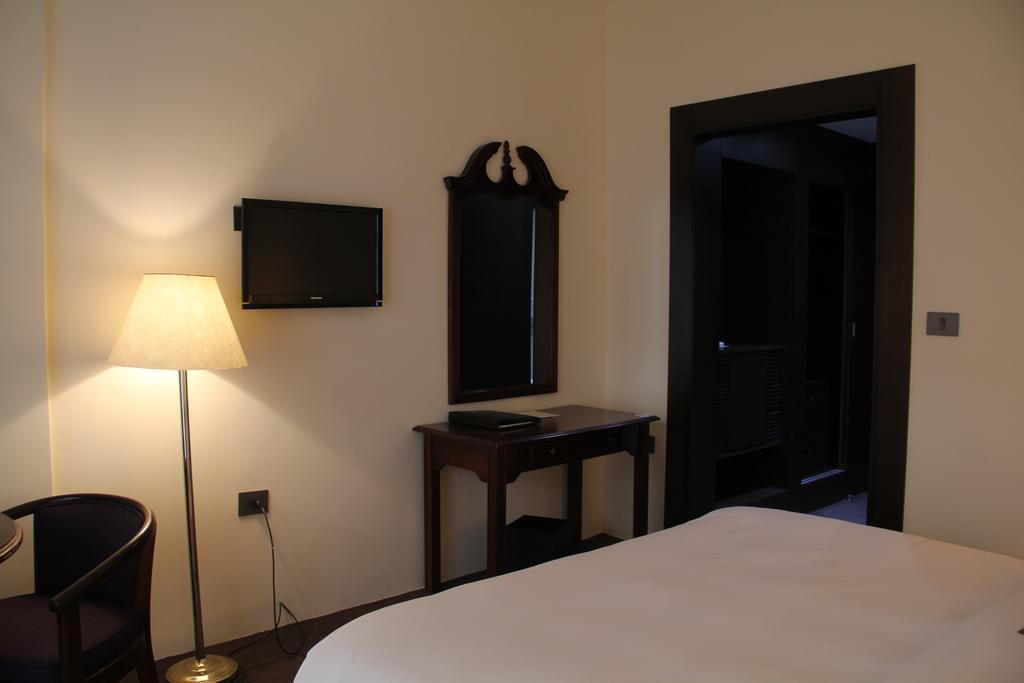 Napoleon Hotel Бейрут Екстер'єр фото